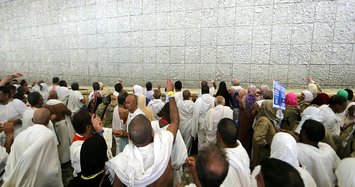 Hajj pilgrims perform devil-stoning ritual near Mecca