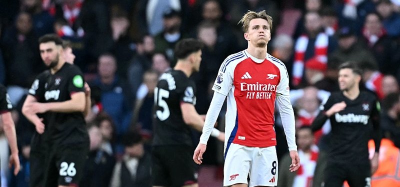 Arsenal title hopes hit in shock defeat by West Ham