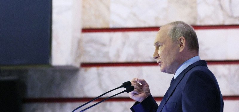 Russia says intends to continue nuclear test moratorium