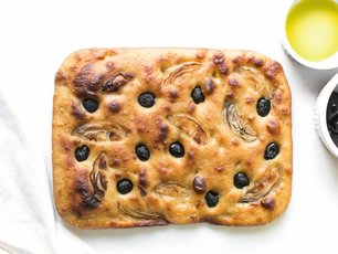 Zeytinli ve Soğanlı Focaccia