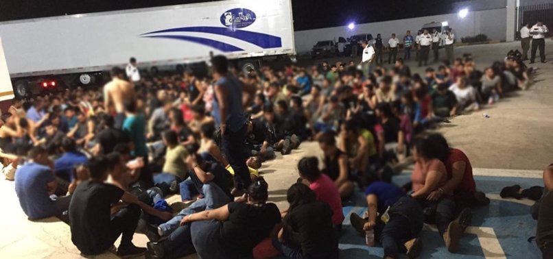 343 MIGRANTS FOUND INSIDE TRUCK TRAILER ON MEXICOS EAST COAST