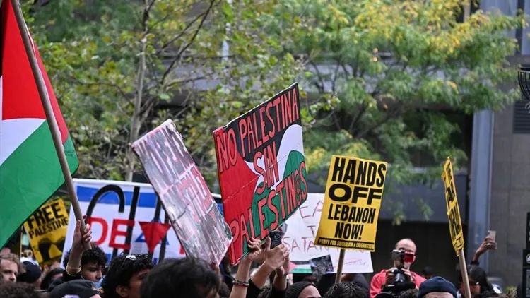 Netanyahu protested in the streets of New York