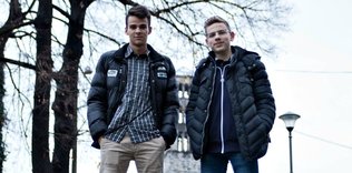 Boşnak ve Hırvat genç omuz omuza