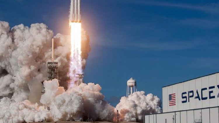 SpaceX personel taşıyıcı mekiği için test tarihini belirledi