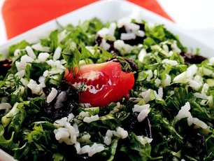 Pirinçli ve Siyah Zeytinli Salata