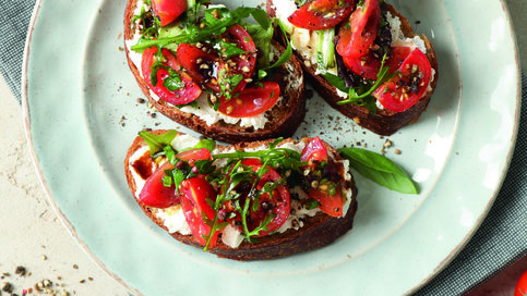 Domatesli Ricottalı Bruschetta