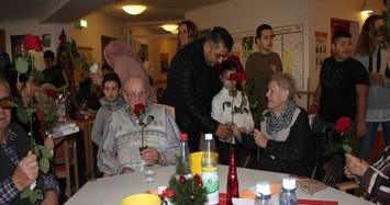 Turkish students in Germany visit nursing home over Christmas