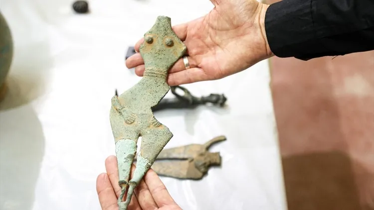 Syria displays 21 returned US artifacts at Damascus National Museum