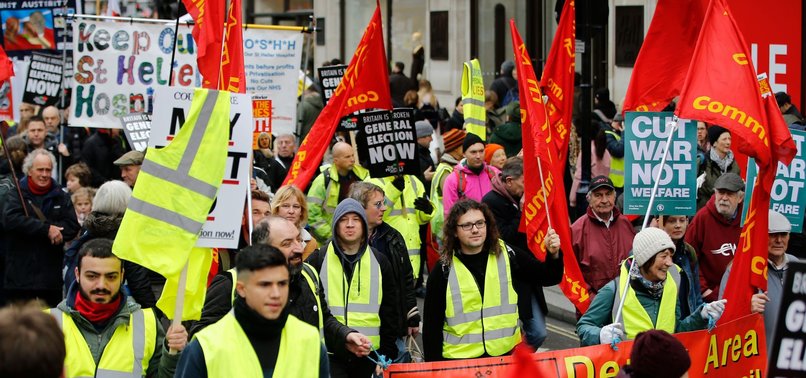 LONDONERS INSPIRED BY YELLOW VEST CALL FOR NEW ELECTION IN UK