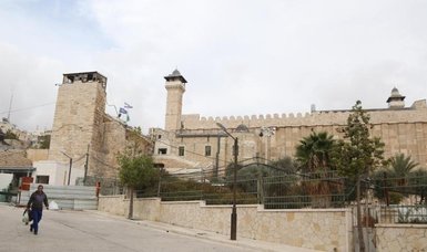 Israel closes Ibrahim Mosque in Hebron, preventing Muslims from accessing and worshiping