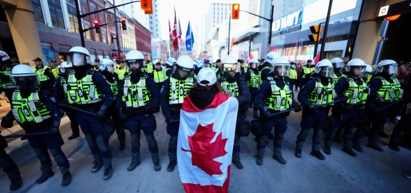 Canadian police face off with protesters opposed to mandates