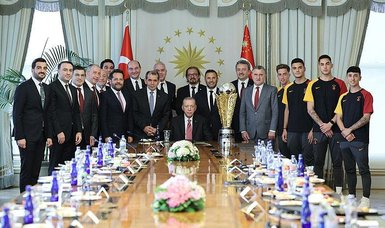 Erdoğan hosts Galatasaray following Turkish Super League triumph