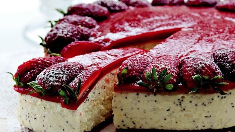 Çilekli Haşhaşlı Cheesecake