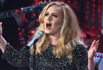 Adele Londra yangınını unutamadı
