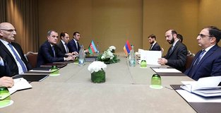 Armenia, Azerbaijan FMs hold peace talks