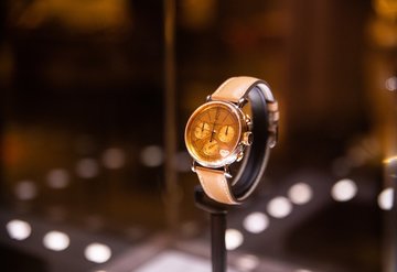 Tahar Rahim y el reloj Tambour Street Diver de Louis Vuitton