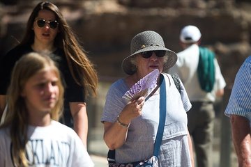 Küçük çocuklarda ve yaşlılarda sıcak çarpma riski artıyor