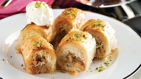 Baklava Yufkasında Cevizli Kadayıf Sarma