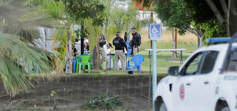 GUNMEN STORM MEXICAN RESORT, KILL 7, INCLUDING CHILD