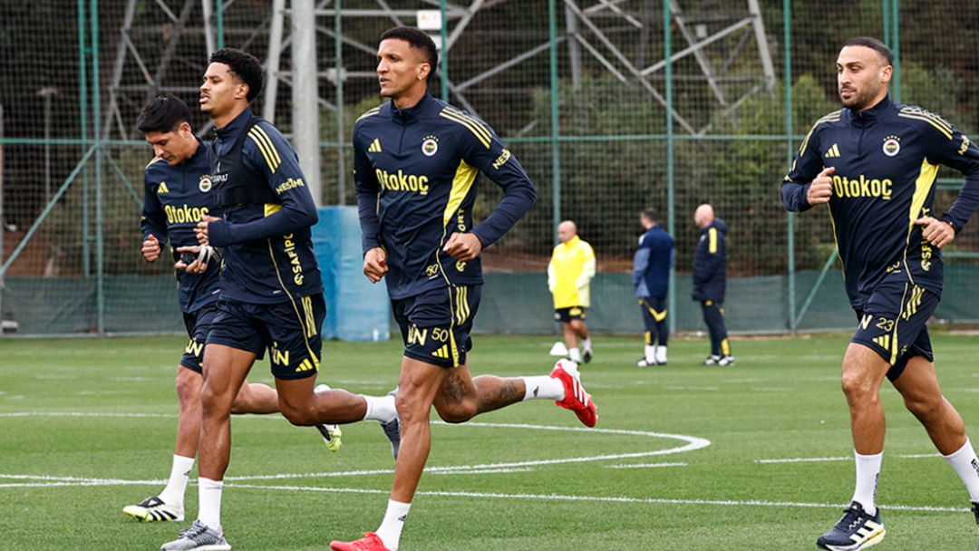 FENERBAHÇE 8 NUMARA VE GOLCÜ BAKIYOR