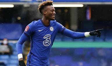 Tammy Abraham double fires Roma to 3-0 derby win over Lazio