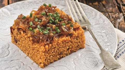Pastırmalı ve Karamelize Soğanlı Bulgur Pilavı