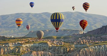 Turkish MP invites tourists to hot air balloon fest