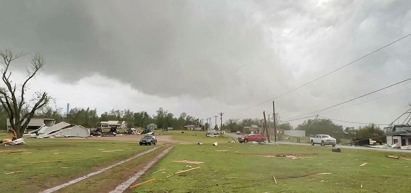 2 DEAD AS SEVERE STORMS, TORNADOES MOVE THROUGH CENTRAL US