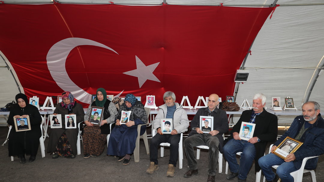 EVLAT NÖBETİ SÜRÜYOR