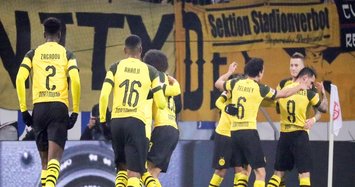 Alcacer scores again as Dortmund edge past Mainz 2-1