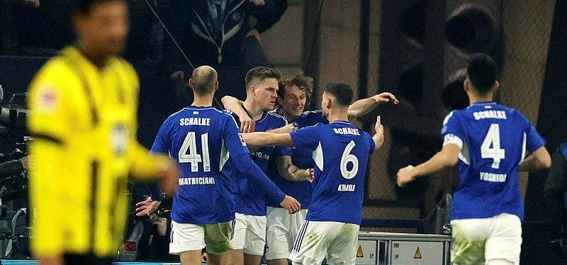 Schalke snap Dortmund's winning run with 2-2 draw in Ruhr derby