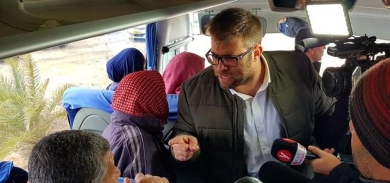 ISRAELI HARDLINE LAWMAKER HAZAN HARASSES PALESTINIAN PRISONERS FAMILIES ON BUS
