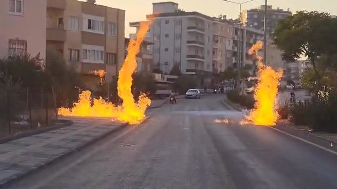 MERSİN’DE KORKUTAN YANGIN