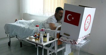 Turkey: Elderly, sick cast votes in mobile ballot boxes