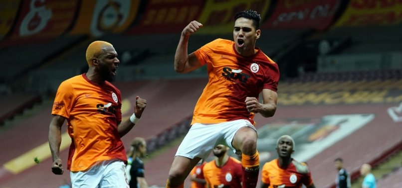 GALATASARAY DEFEAT BEŞIKTAŞ 3-1 IN ISTANBUL DERBY TO KEEP TITLE HOPES ALIVE