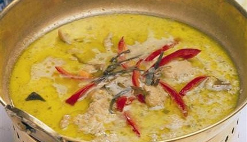 Hindistancevizi Sütünde Yeşil Körili Tavuk (Tayland Mutfağı'ndan)
