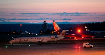 'Suicidal' mechanic steals plane from Seattle airport, crashes into island