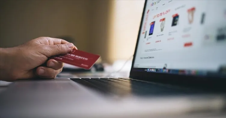 Türkiye’de e-ticarete kişi başı 276,7 dolar harcandı
