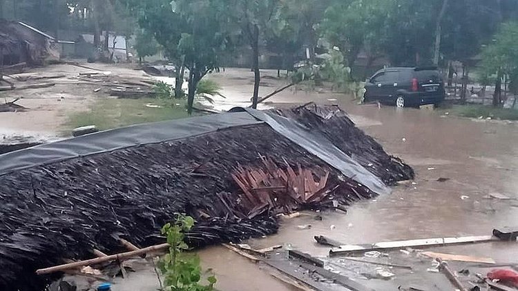 Endonezya’da tsunami: 62 ölü, 584 yaralı
