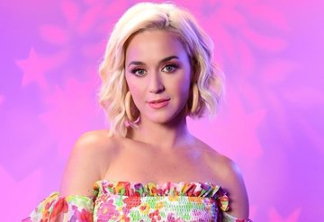 Katy Perry hamile olduğunu klibinde duyurdu