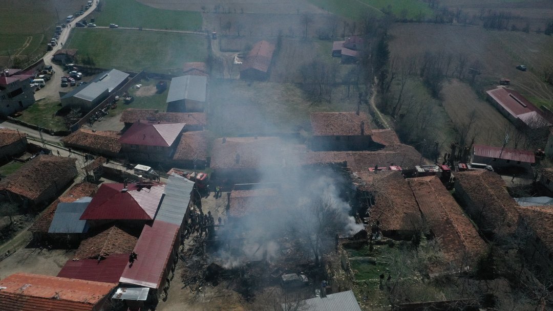 KASTAMONU’DA KÖY YANGINI