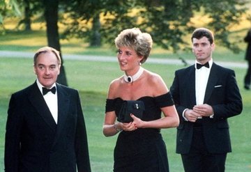 Prenses Diananın Gardırobuna Yakın Bakış