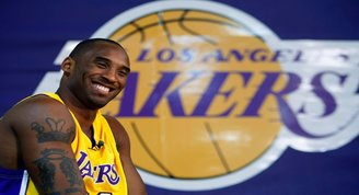 Kobe Bryantın ilk NBA ayakkabısı açık artırmaya çıkarılıyor