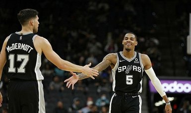 Dejounte Murray's triple-double leads Spurs to rout of Thunder
