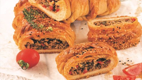 Kıymalı Örgülü Börek