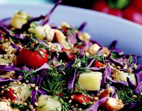Kuruyemişli Patates Salatası