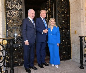 Netanyahu meets Trump, talks about prisoner exchange with Hamas