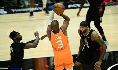 Chris Paul scores 41 as Suns win West, eliminate Clippers
