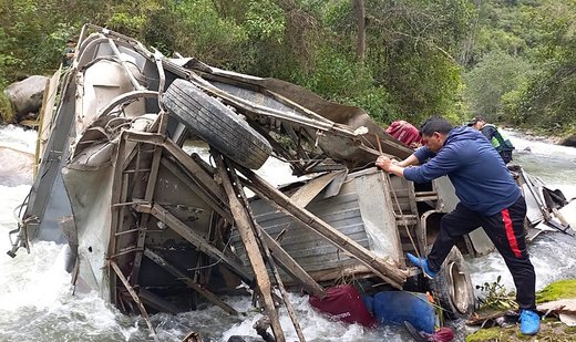Bus rolls into cliff in Peru, kills 23