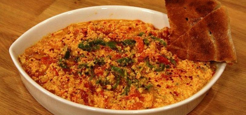 THOUSANDS OF TURKS VOTE ON TWITTER TO DECIDE WHETHER MENEMEN SHOULD BE MADE WITH OR WITHOUT ONIONS